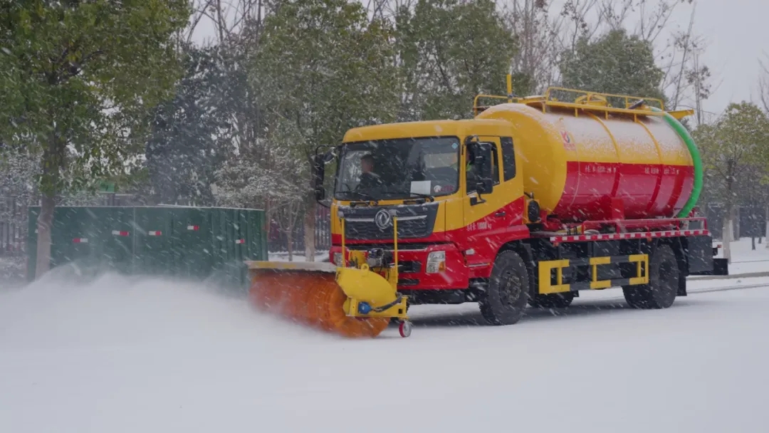 【集团报道】迎雪而上!凯力集团火速调集除雪车,为居民铲出安全回家路!